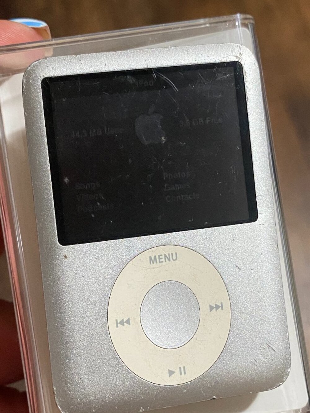 Apple iPod Nano 3rd Gen 4GB Silver A1236 + Charger Tested Working